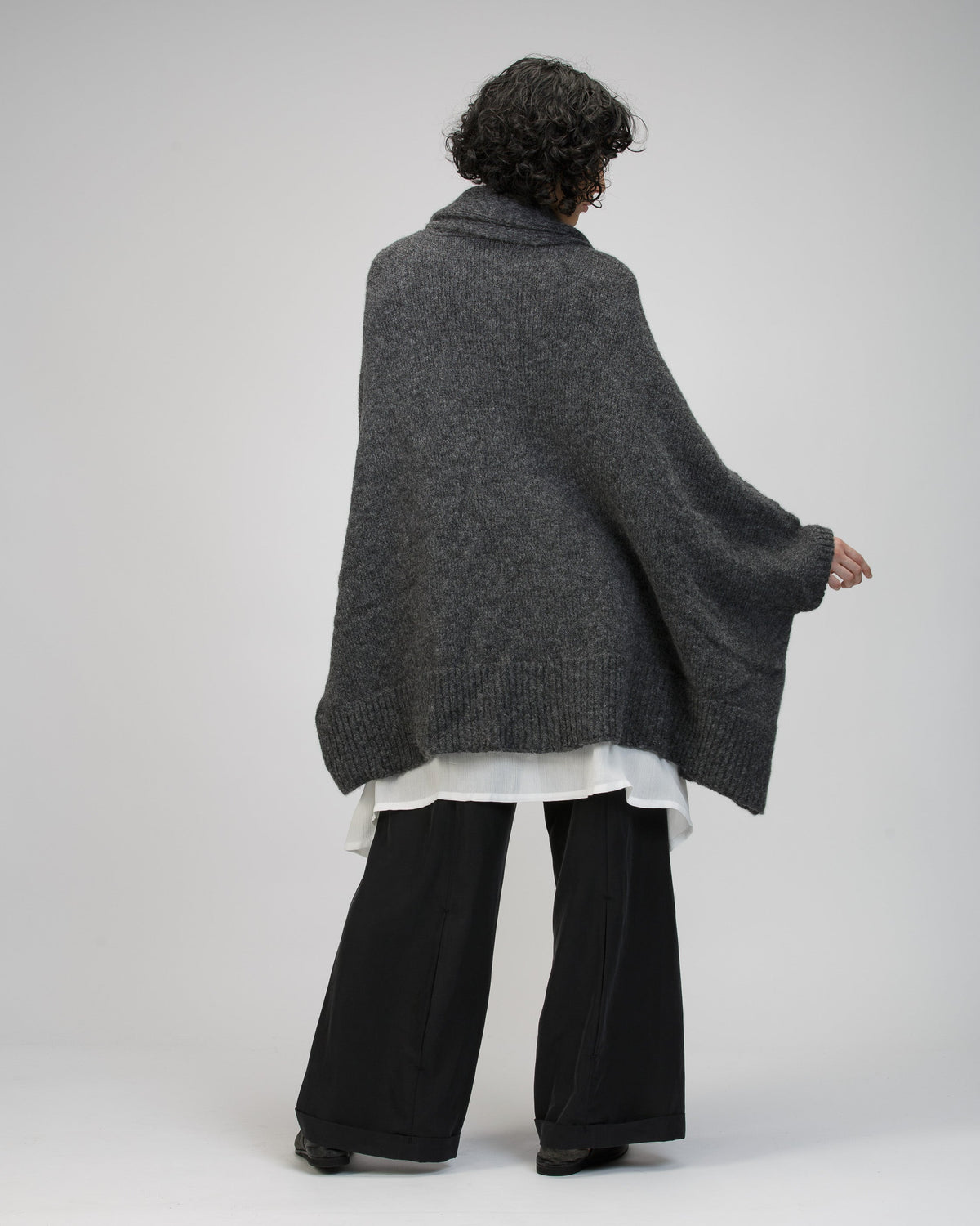 TRIANGLE CARDIGAN IN ALPACA