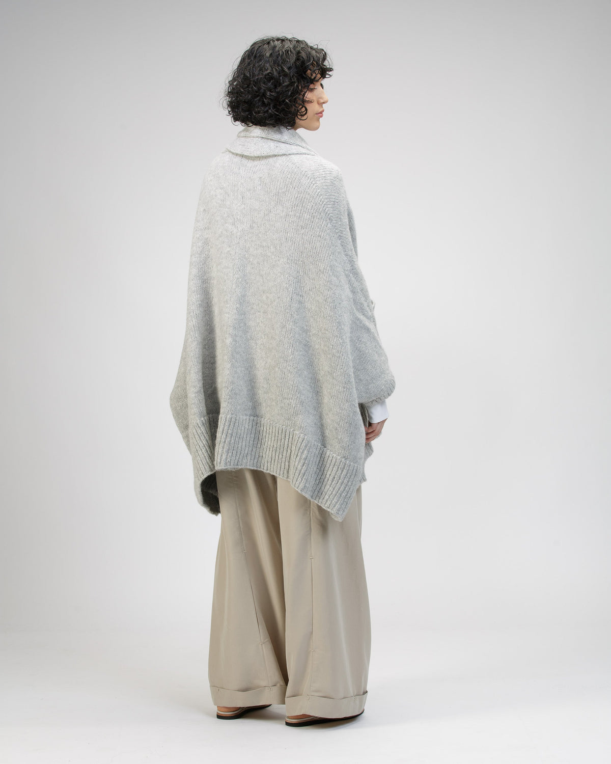 TRIANGLE CARDIGAN IN ALPACA