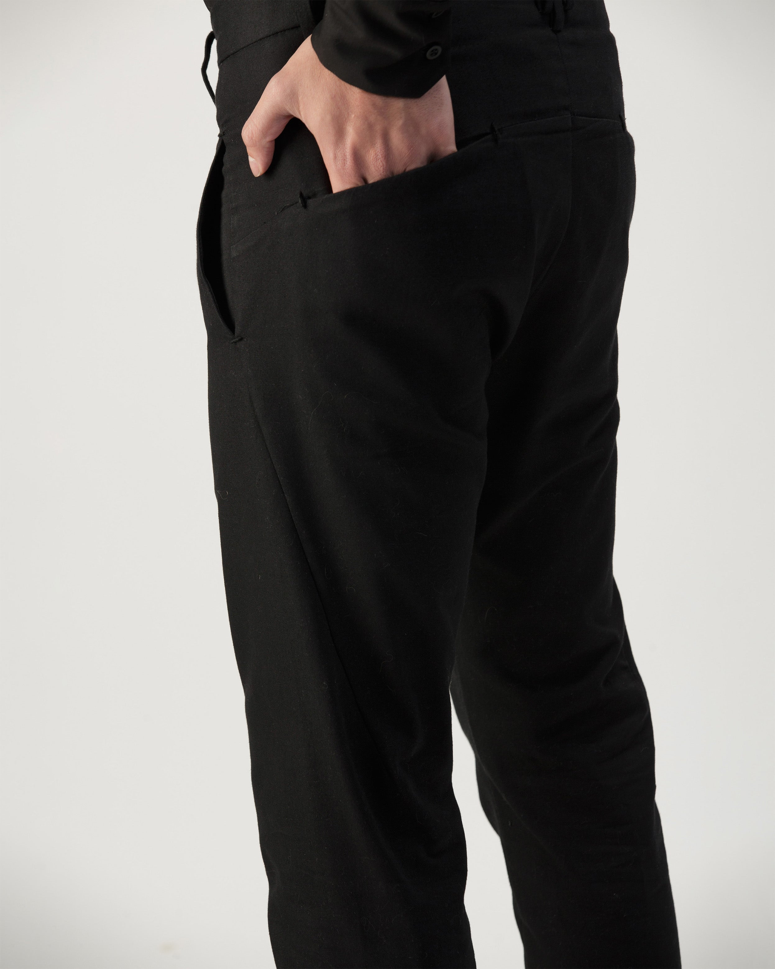SLIM FIT PLEATED PANTS IN COTTON