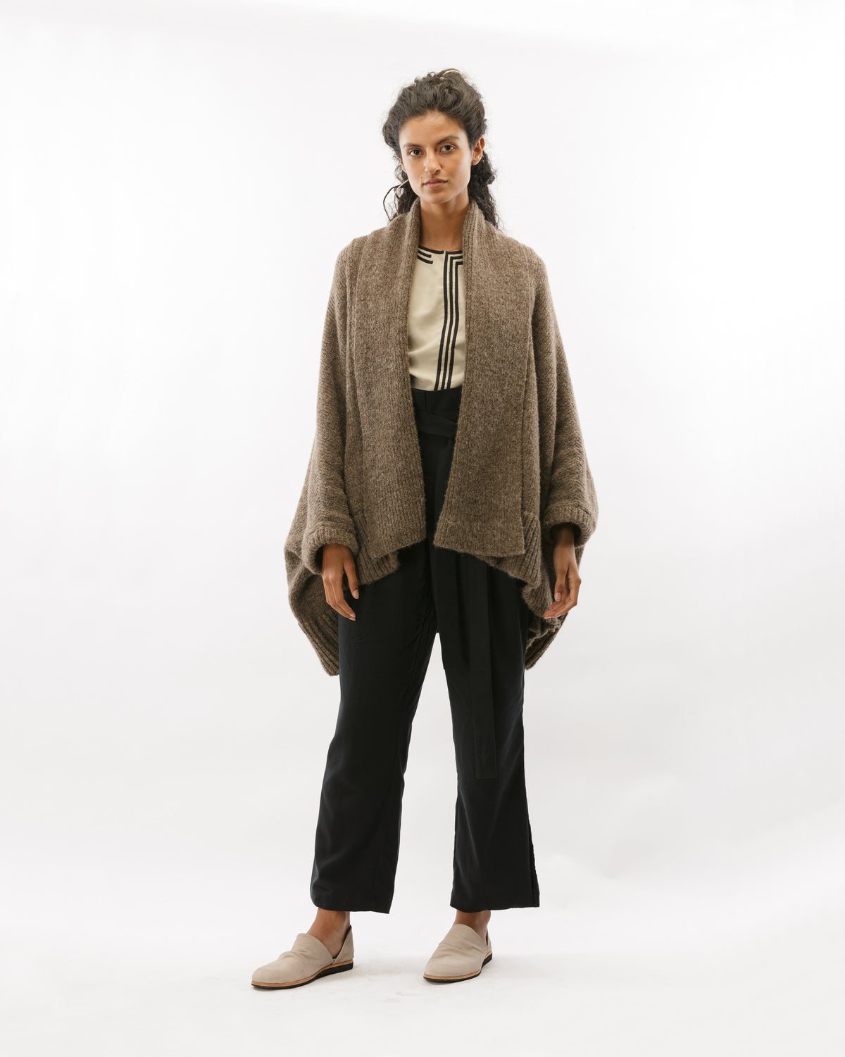 TRIANGLE CARDIGAN IN ALPACA