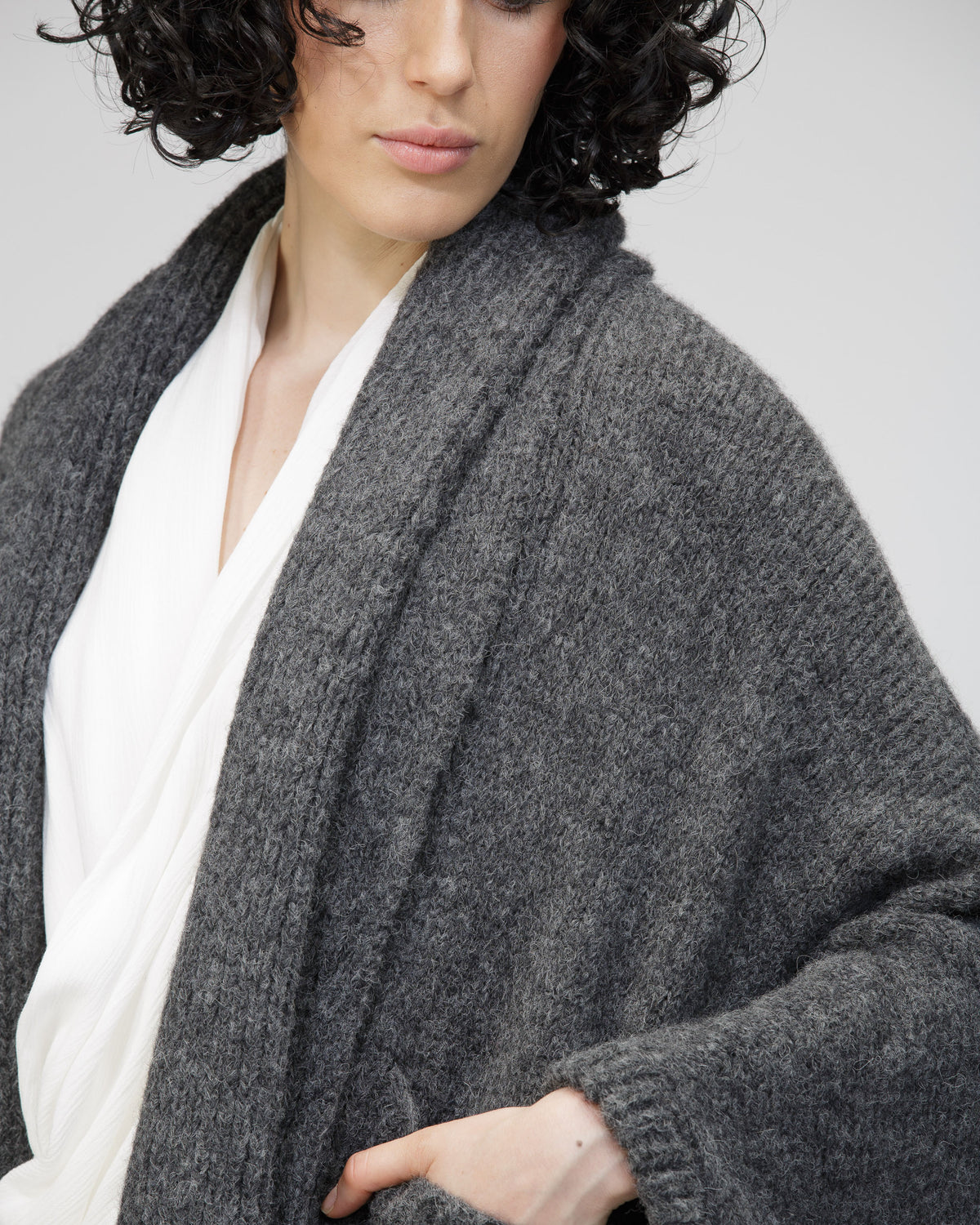 TRIANGLE CARDIGAN IN ALPACA