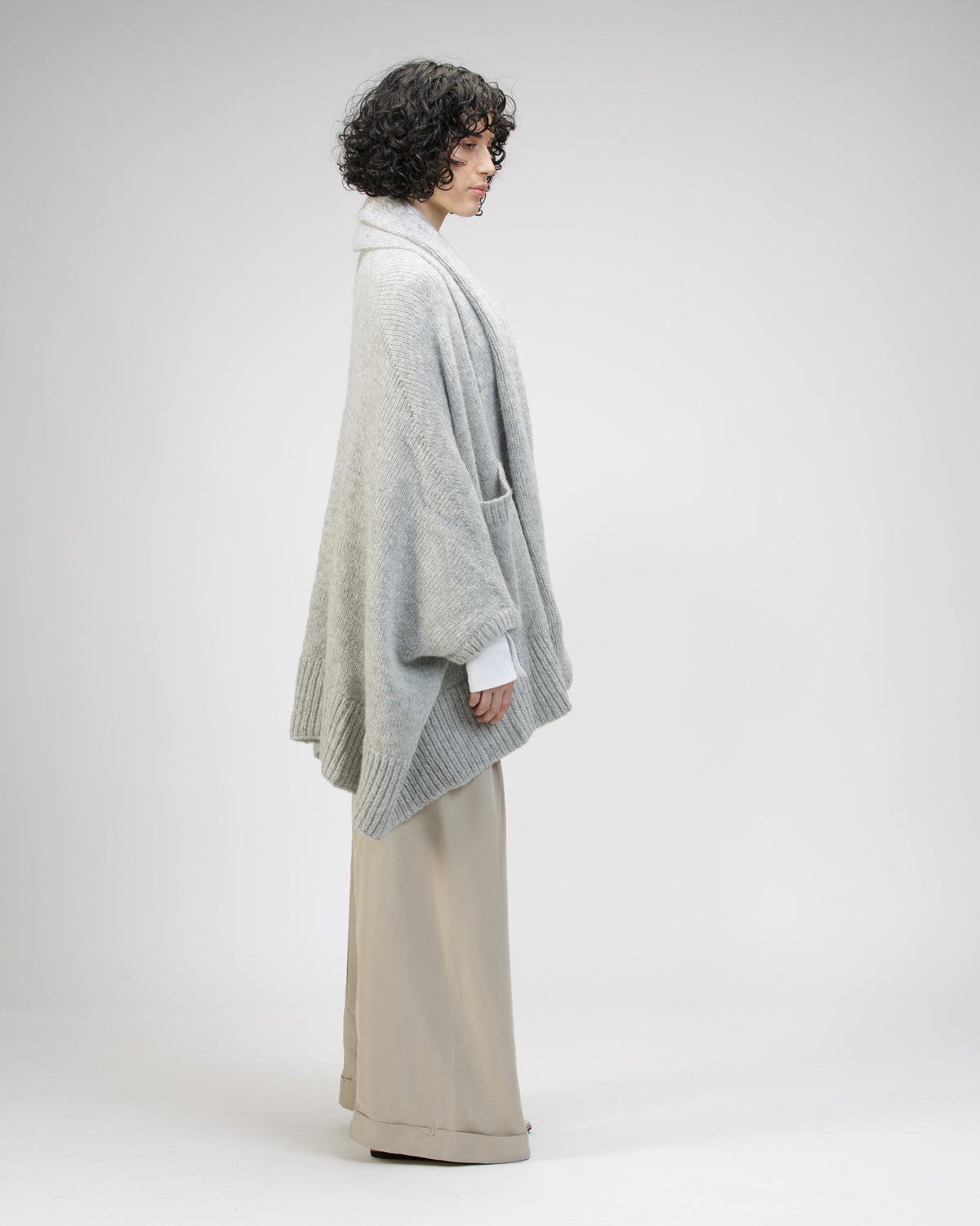 TRIANGLE CARDIGAN IN ALPACA