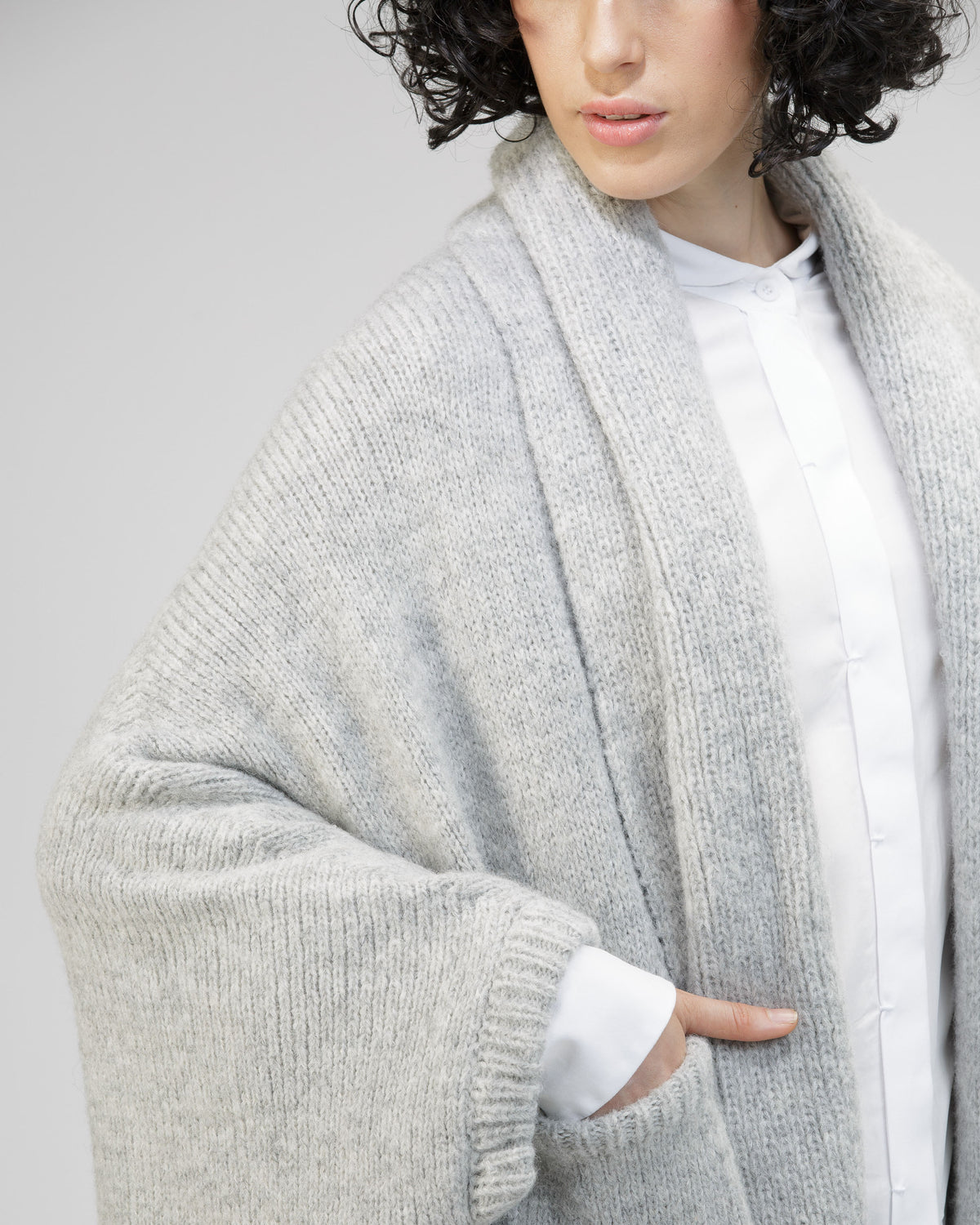 TRIANGLE CARDIGAN IN ALPACA